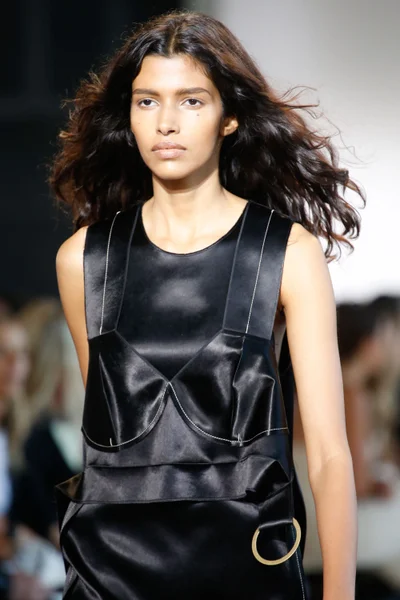 Look 28